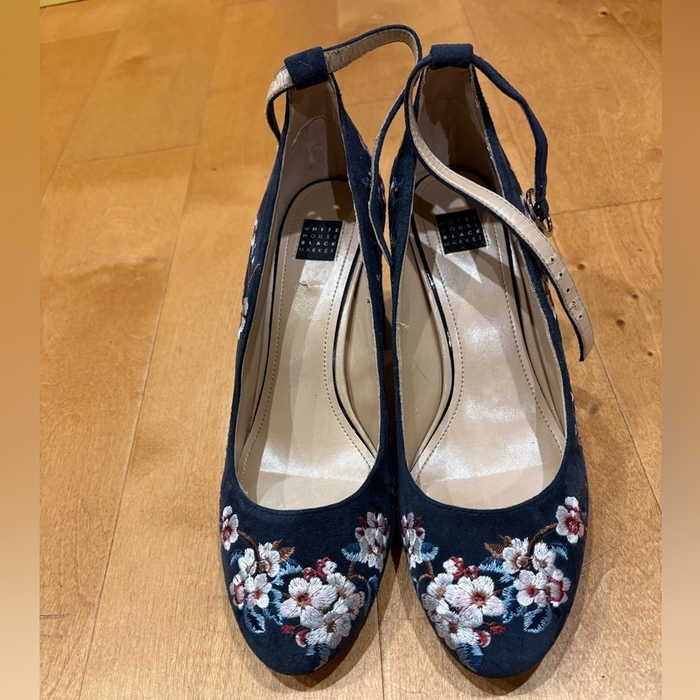 White House black market Bethany blue suede embroidered shoes 8.5 - Picture 3 of 10